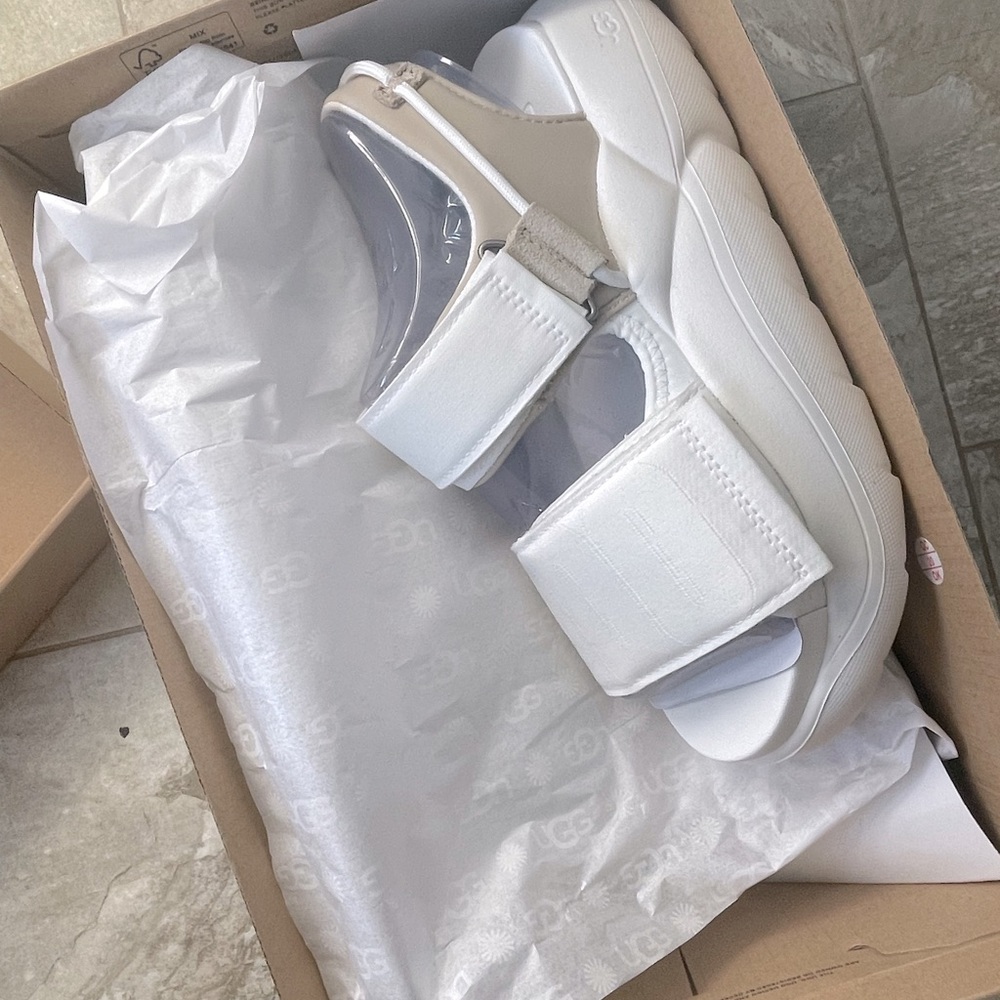 UGG Cloud Strap Sandals 🤍🤍